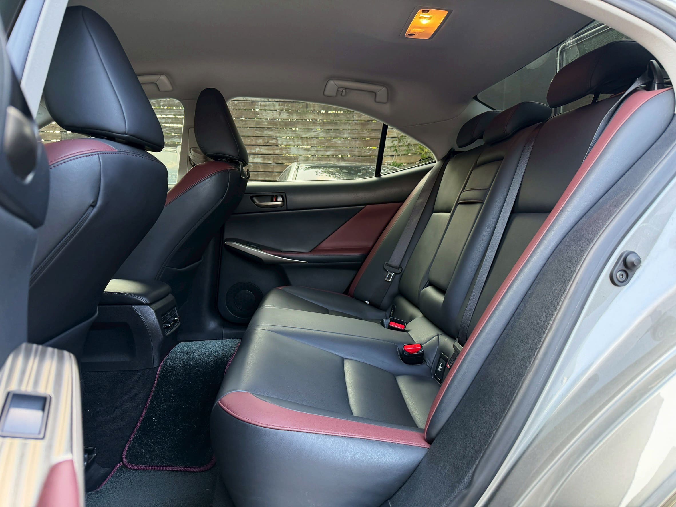 2018年式 LEXUS IS300 Platinum Black鉑黑特仕車 0938-920-586 周先生 LINE ID : 0938920586  第6張相片