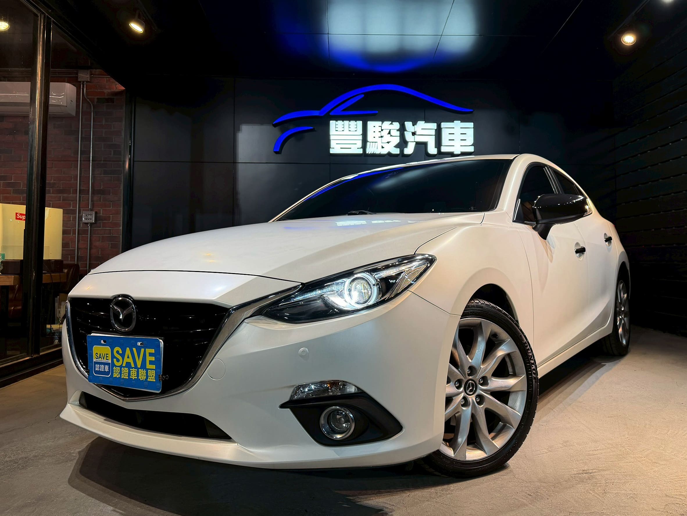 2015 MAZDA3 2.0 五門 頂級 跑8萬公里 0938-920-586 周先生 LINE ID : 0938920586  第1張相片