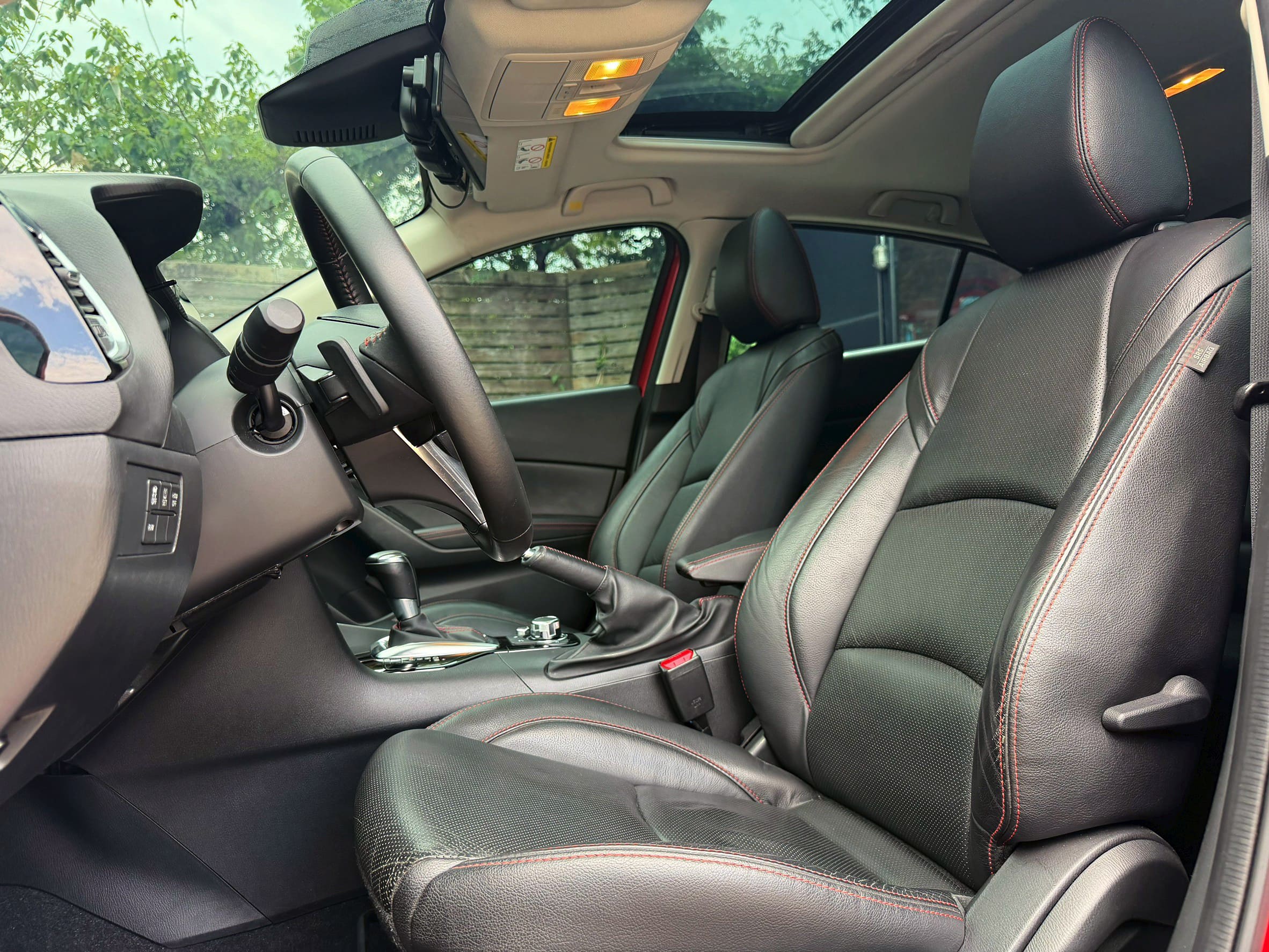 2015 MAZDA3 2.0 五門 頂級 跑8萬公里 0938-920-586 周先生 LINE ID : 0938920586  第5張相片