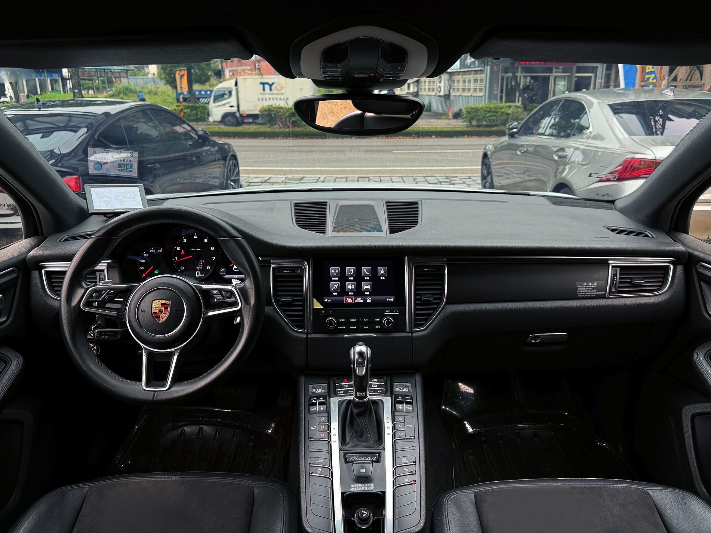 2016 Porsche Macan 2.0T 舊改新貫穿式尾燈 0938-920-586 周先生 LINE ID : 0938920586  第3張相片