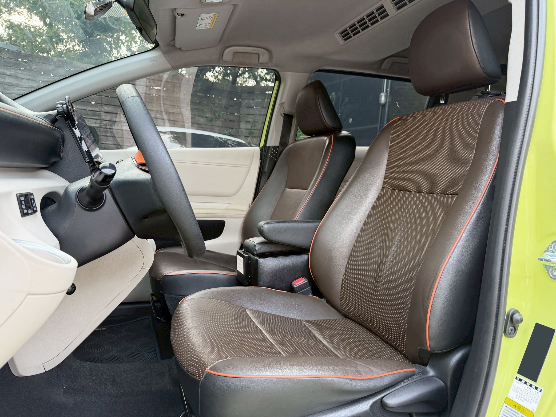 2017式 Toyota Sienta 7人座尊爵 0938-920-586 周先生 LINE ID : 0938920586  第4張相片