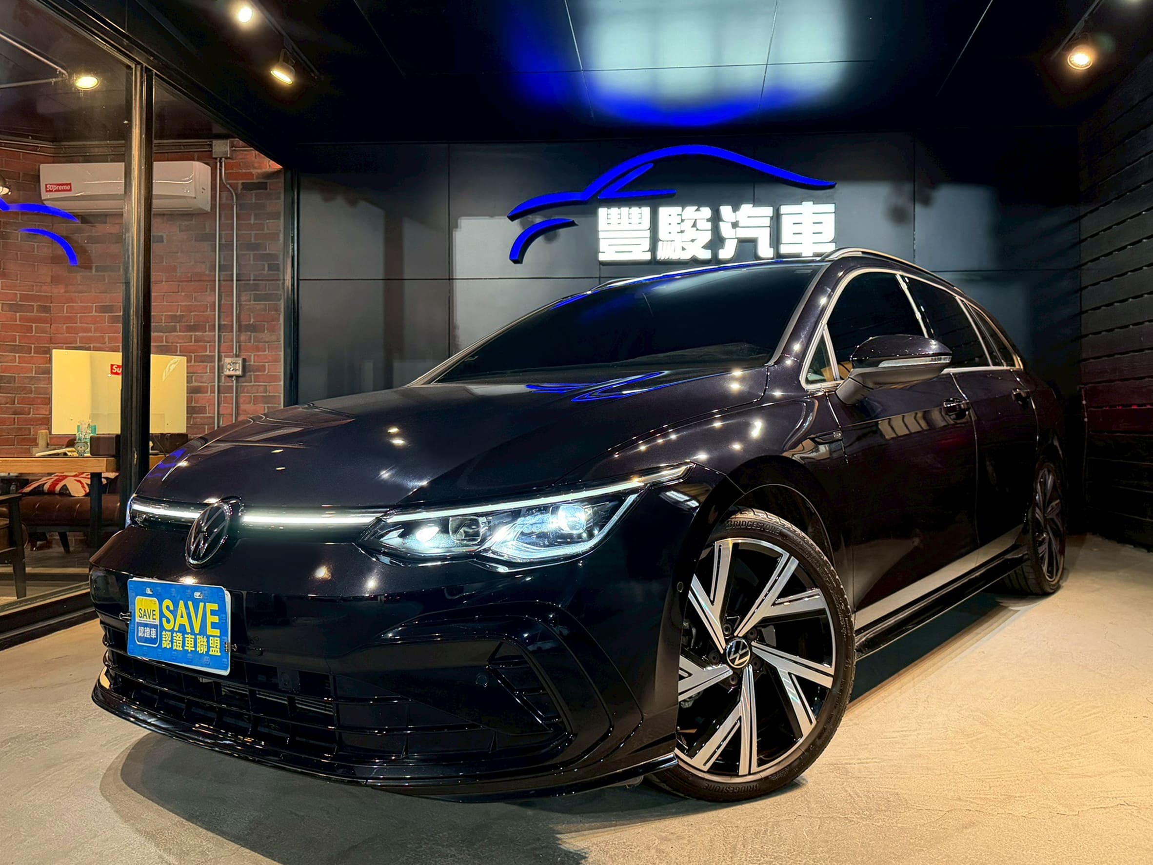 2022 VW Golf Variant eTSI R-Line 1.5 旅行車 0938-920-586 周先生 LINE ID : 0938920586  第1張相片