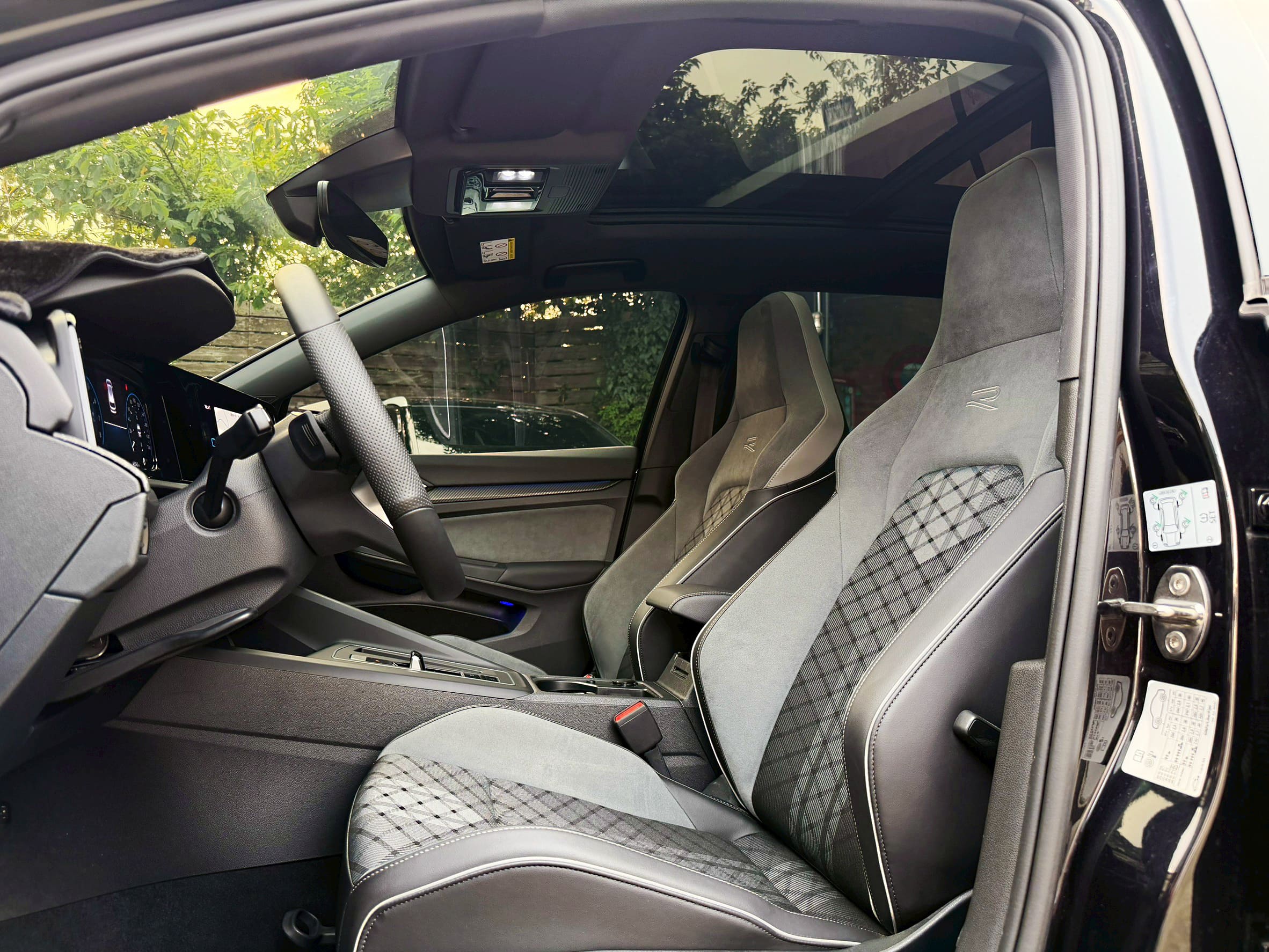 2022 VW Golf Variant eTSI R-Line 1.5 旅行車 0938-920-586 周先生 LINE ID : 0938920586  第4張相片