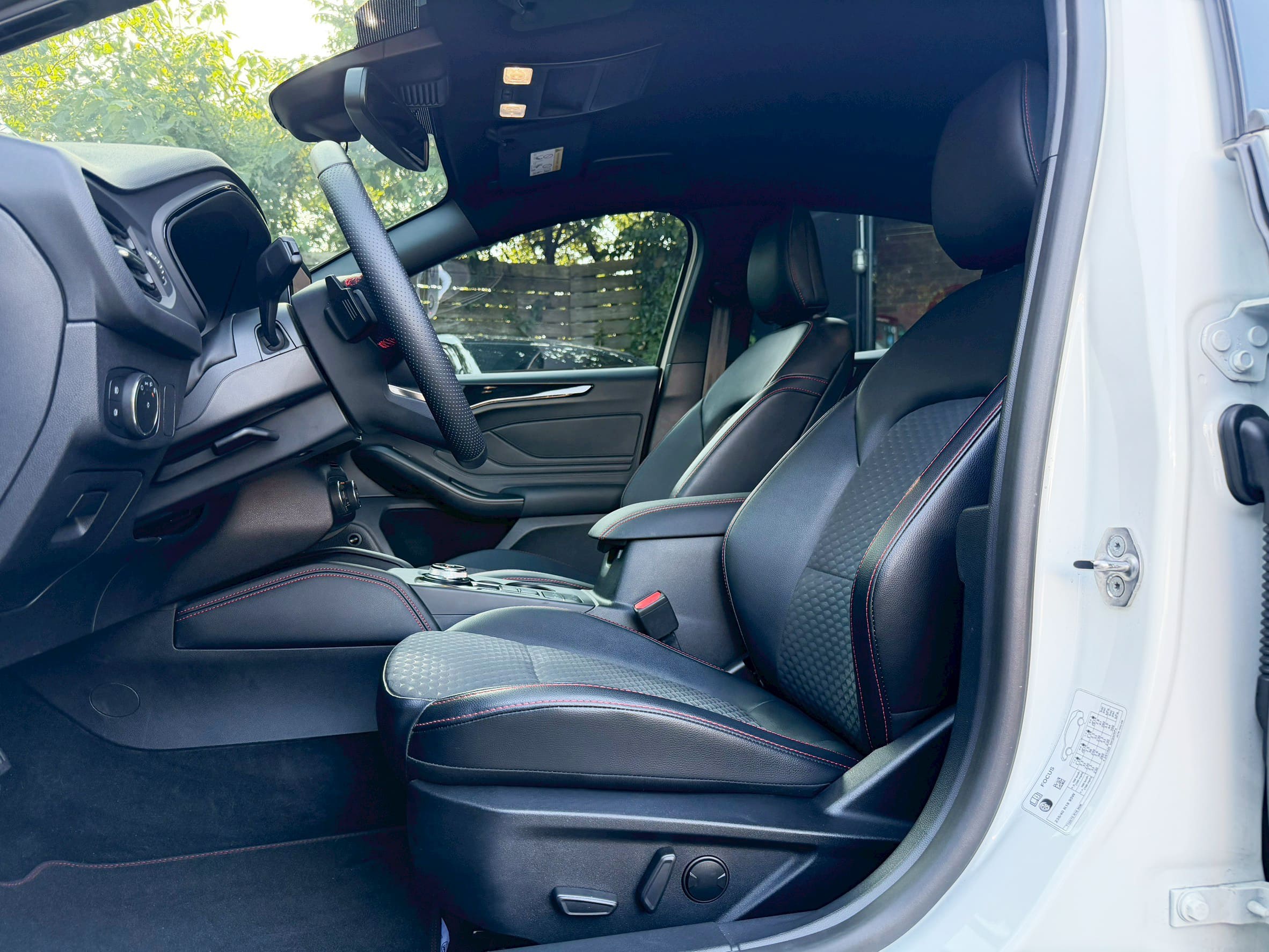 2023 FORD FOCUS ST-Line Lommel X 1.5 0938-920-586 周先生 LINE ID : 0938920586  第5張相片