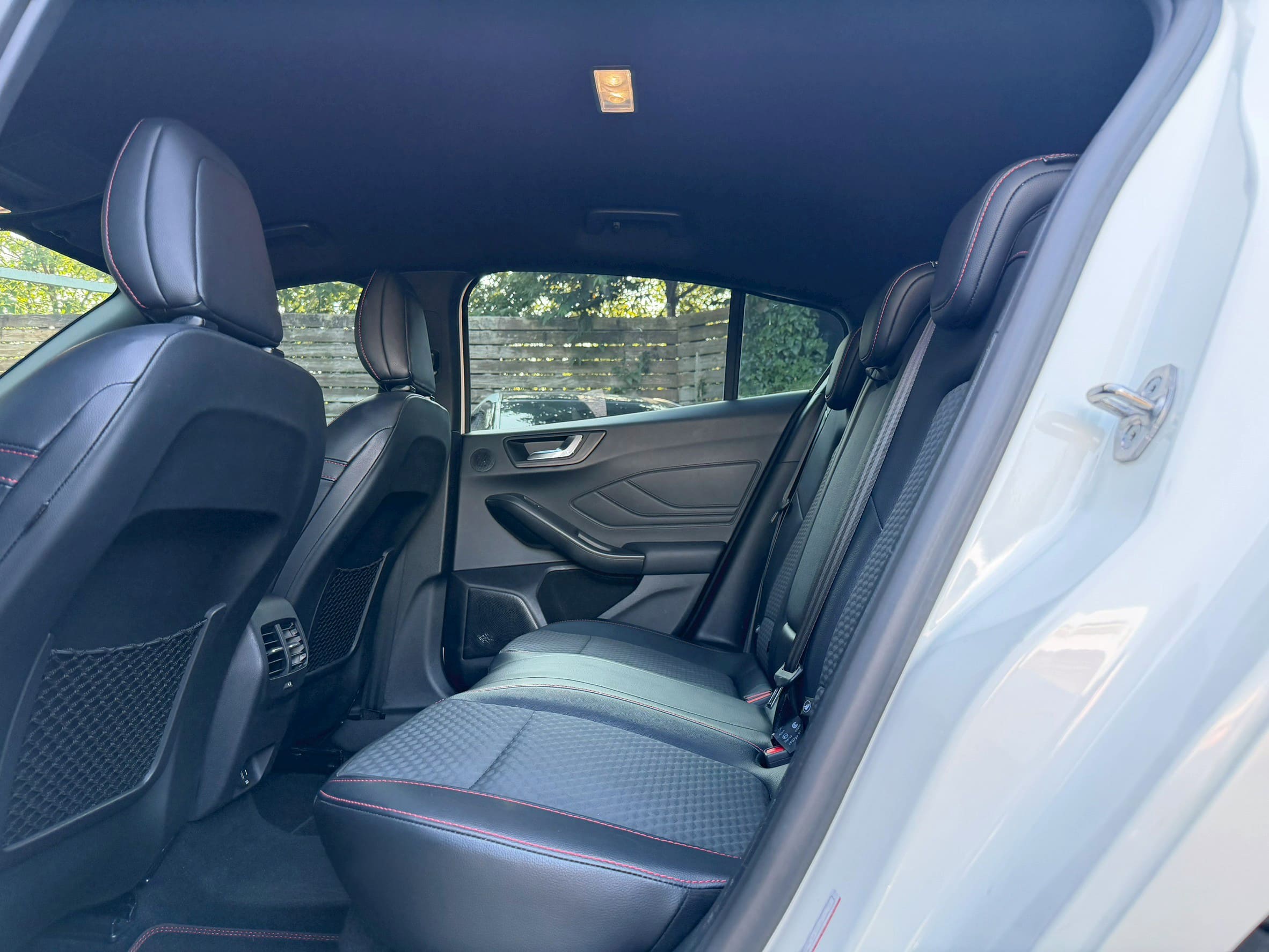 2023 FORD FOCUS ST-Line Lommel X 1.5 0938-920-586 周先生 LINE ID : 0938920586  第6張相片