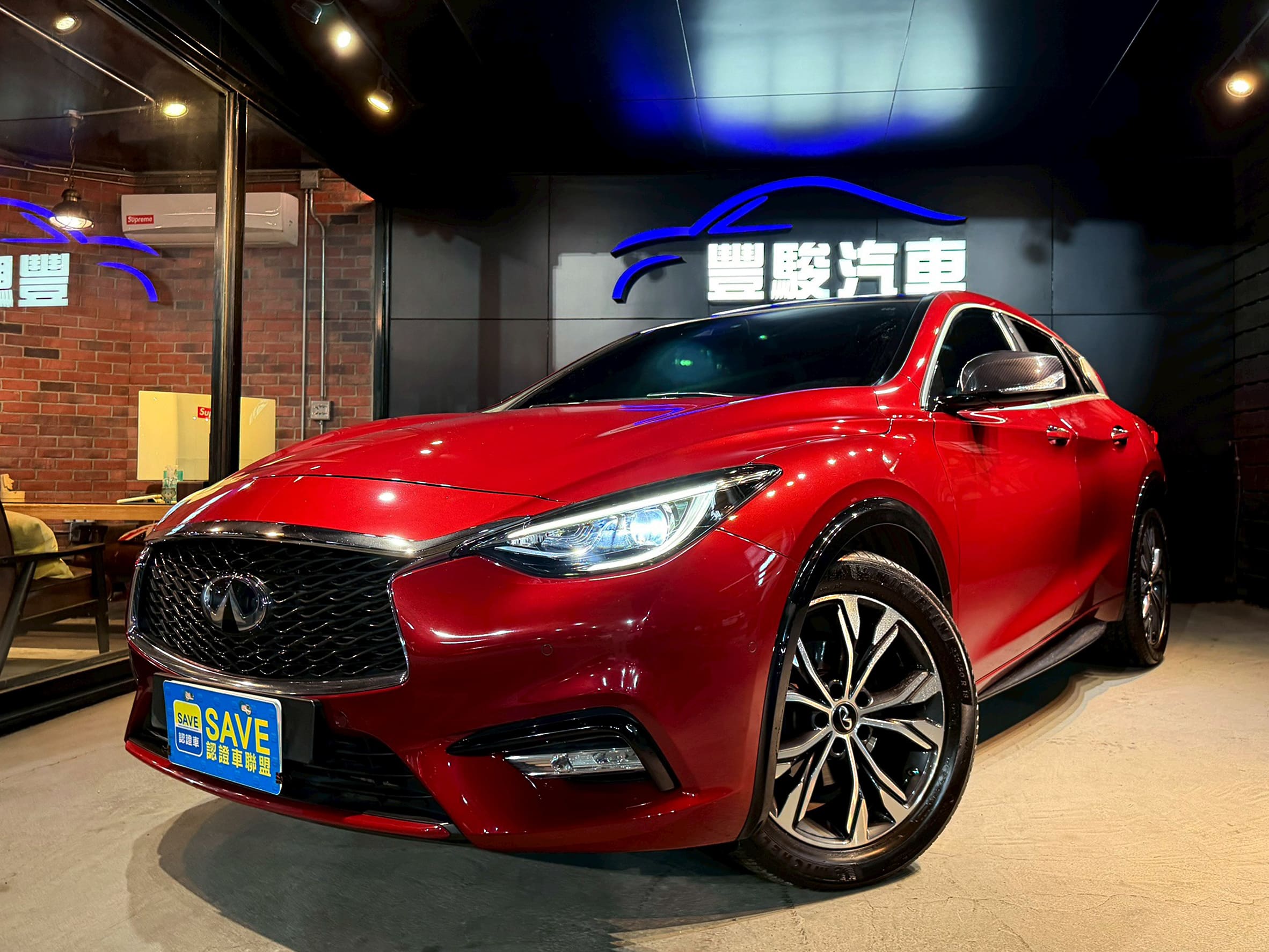 2017 Infiniti Q30 1.6T 風尚版 只跑6萬公里 0938-920-586 周先生 LINE ID : 0938920586  第1張相片