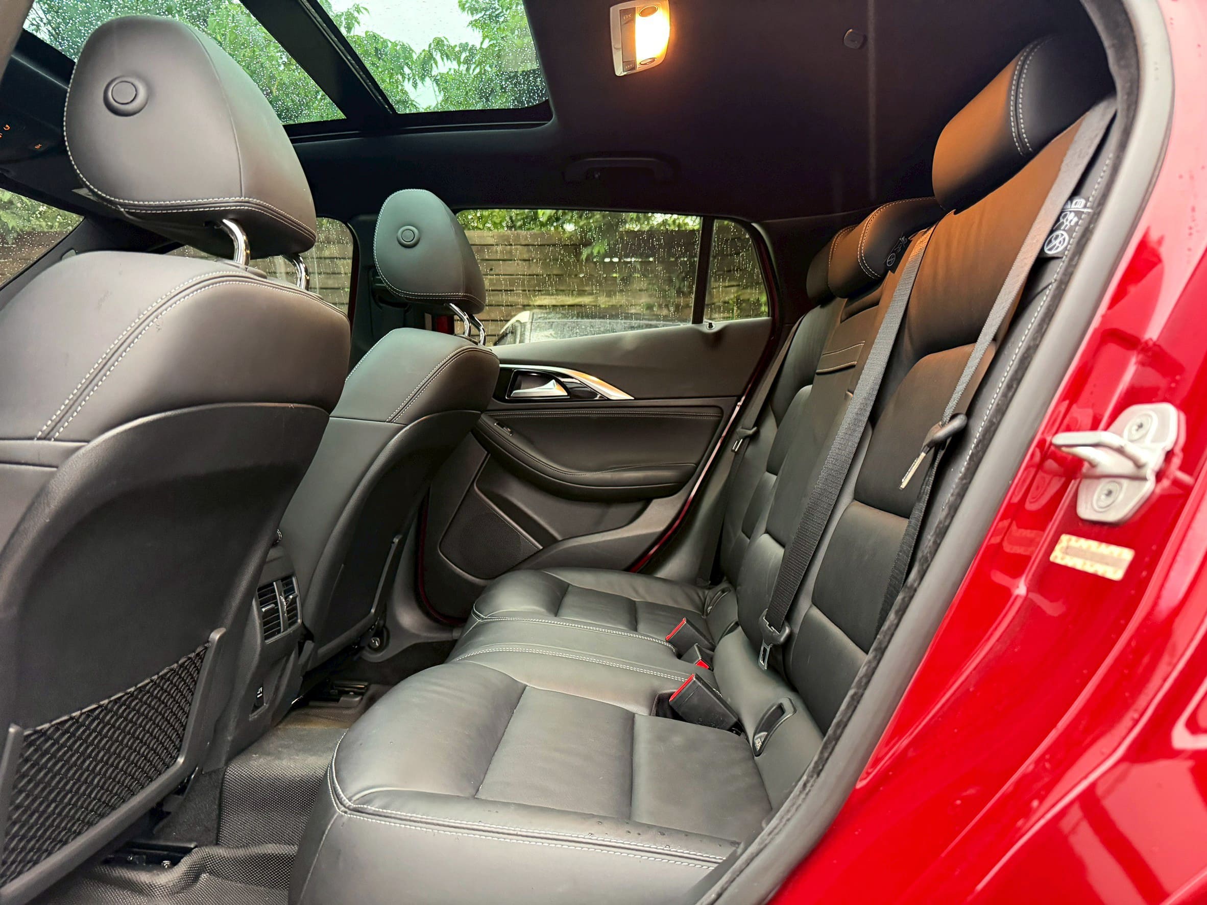 2017 Infiniti Q30 1.6T 風尚版 只跑6萬公里 0938-920-586 周先生 LINE ID : 0938920586  第5張相片