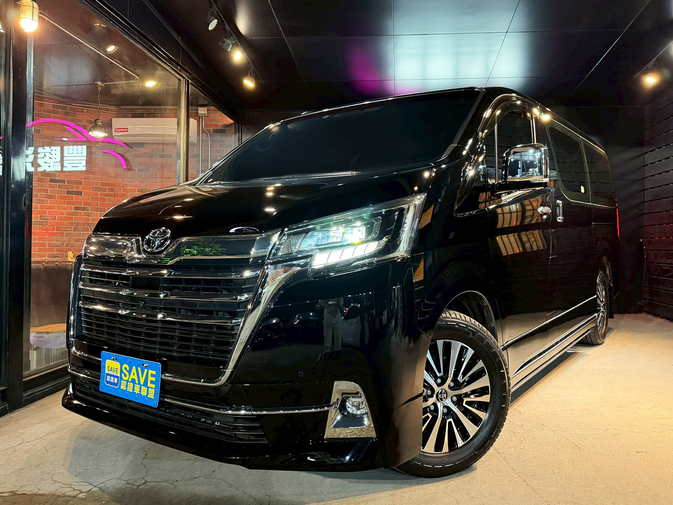 2023 TOYOTA GRANVIA 6人座旗艦 只跑4萬公里 0938-920-586 周先生 LINE ID : 0938920586  第1張相片