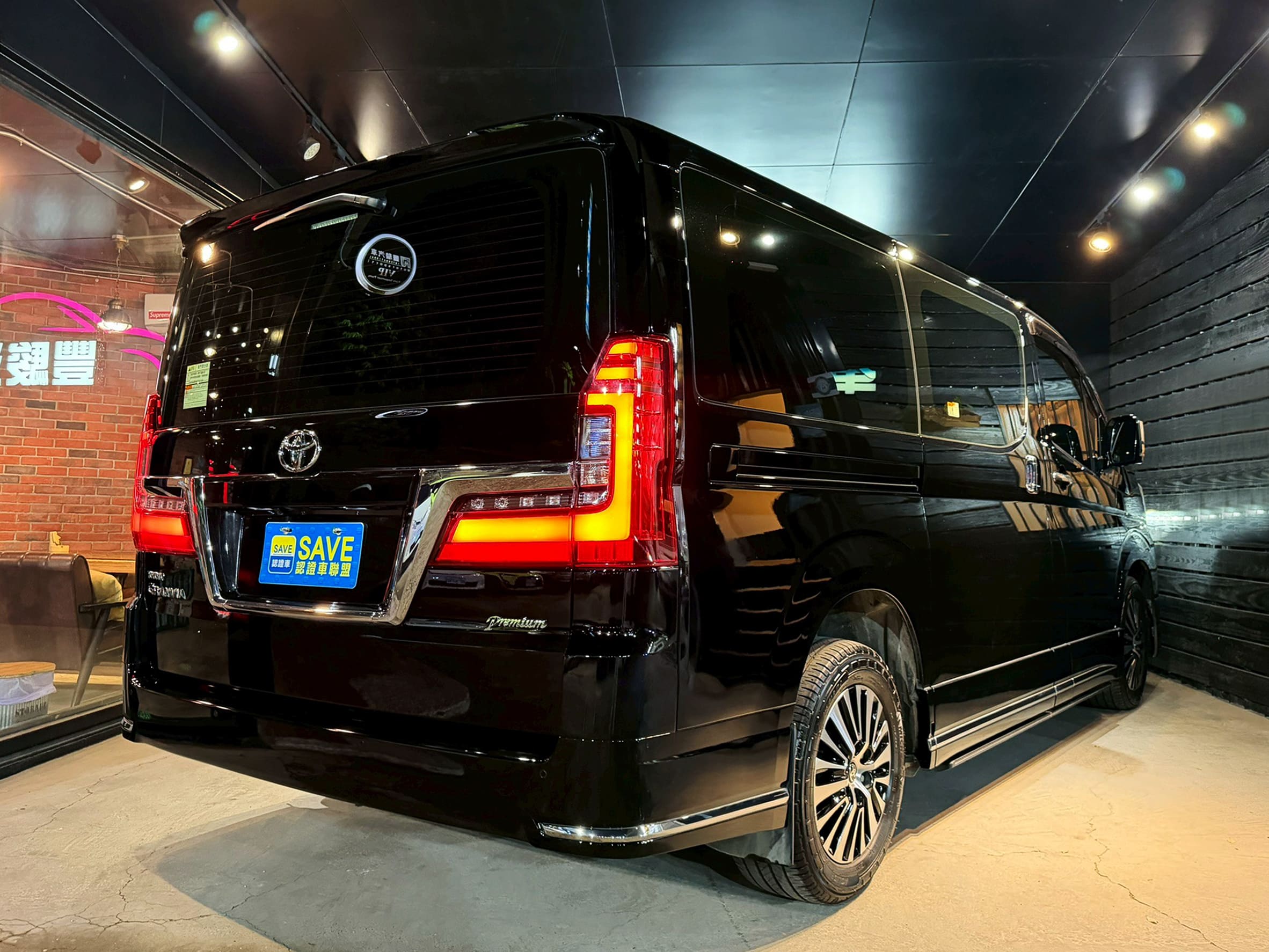 2023 TOYOTA GRANVIA 6人座旗艦 只跑4萬公里 0938-920-586 周先生 LINE ID : 0938920586  第2張相片