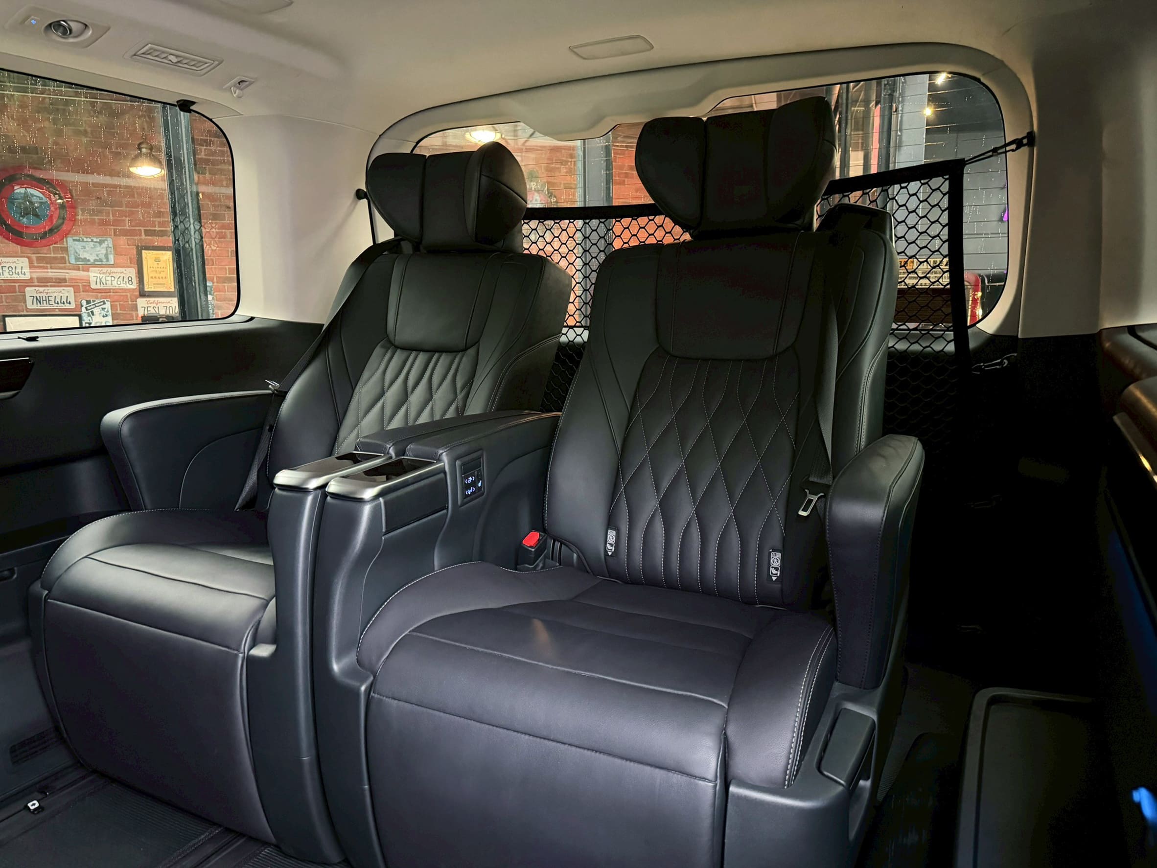 2023 TOYOTA GRANVIA 6人座旗艦 只跑4萬公里 0938-920-586 周先生 LINE ID : 0938920586  第6張相片