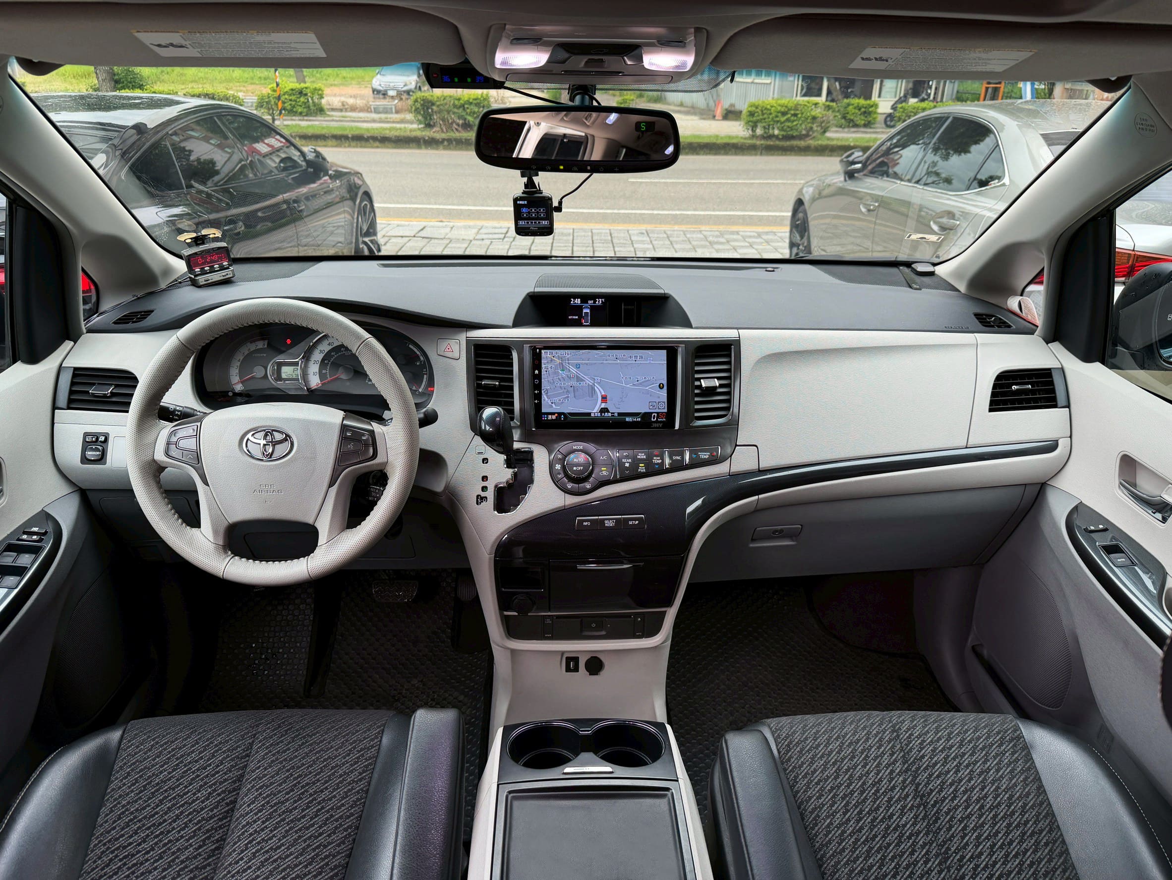 2012 Toyota SIENNA SE 3.5 跑6萬5公里 0938-920-586 周先生 LINE ID : 0938920586  第3張相片