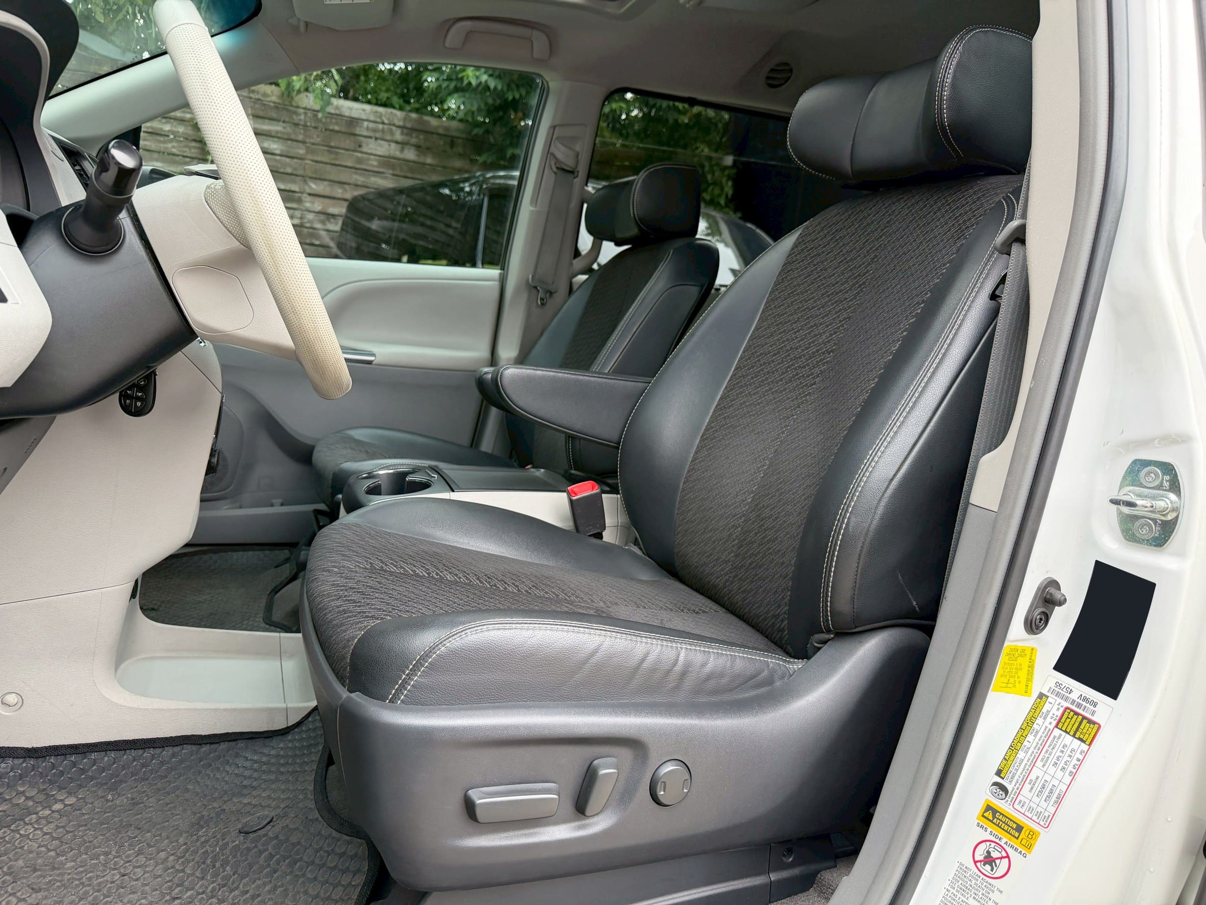 2012 Toyota SIENNA SE 3.5 跑6萬5公里 0938-920-586 周先生 LINE ID : 0938920586  第5張相片