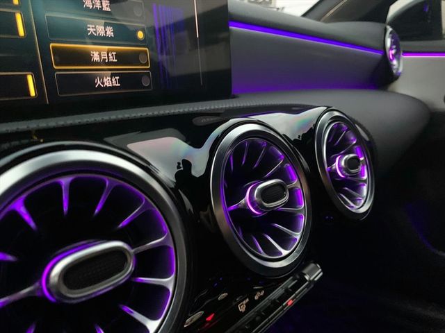 2020 A250 僅跑三萬 車超美  第9張相片