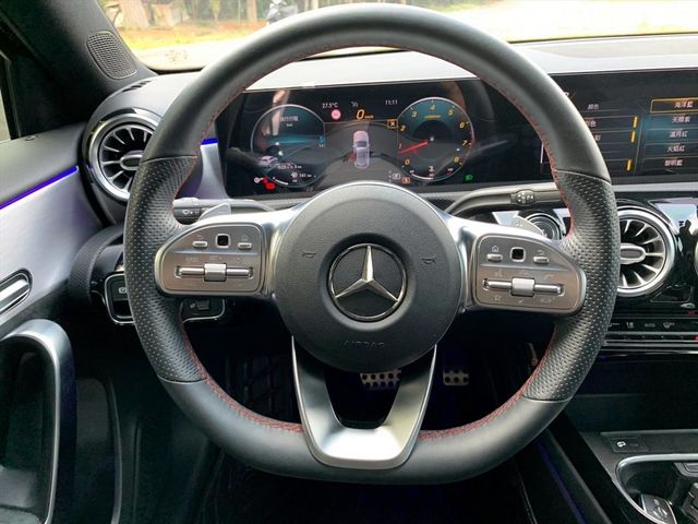 2020 A250 僅跑三萬 車超美  第15張相片