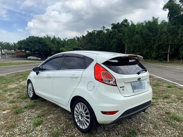 2016 Ford Fiesta  第3張相片