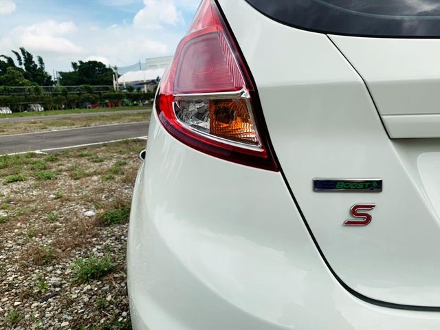 2016 Ford Fiesta  第4張相片