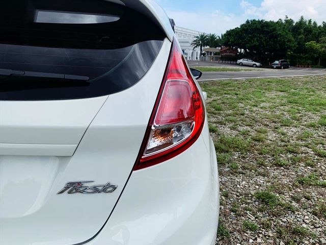 2016 Ford Fiesta  第6張相片