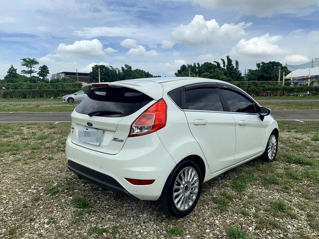 2016 Ford Fiesta  第7張相片