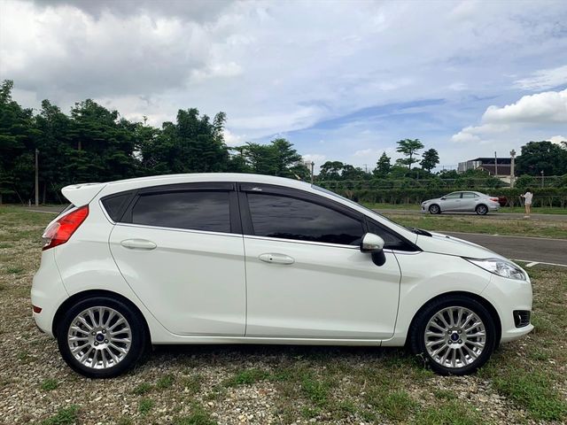 2016 Ford Fiesta  第8張相片