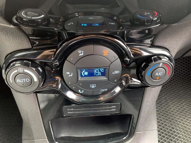2016 Ford Fiesta  第18張相片