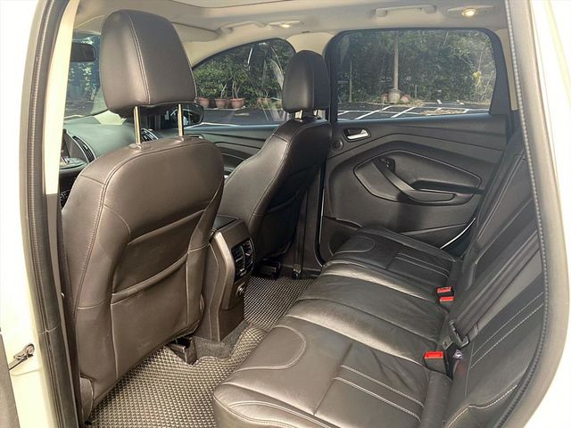 2014 Ford Kuga 全景天窗  第7張相片