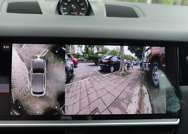 PORSCHE CAYENNE  第11張相片