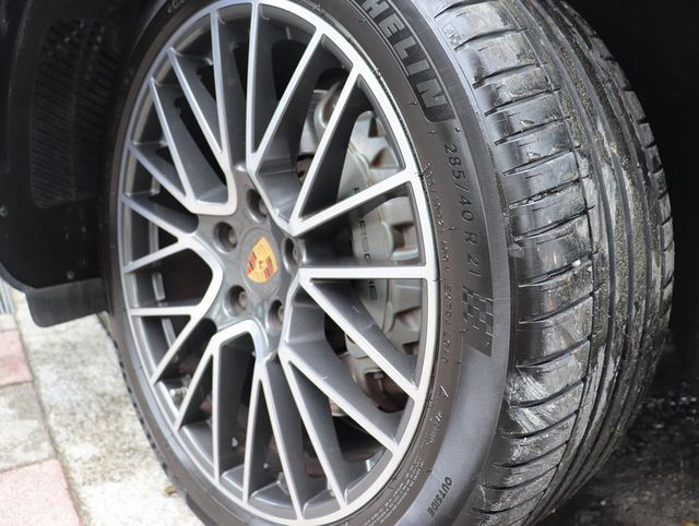 PORSCHE CAYENNE  第22張相片