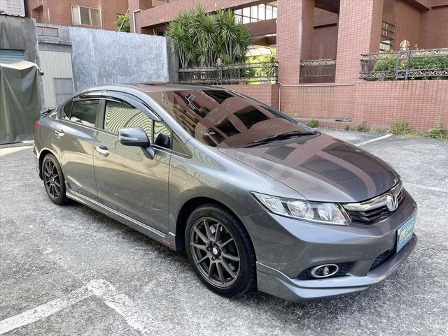 檔撥片 原廠空力套件 HID 天窗  第3張相片