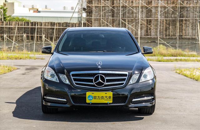 E220d柴油 總代理 頂級阿曼加 天窗  第2張相片