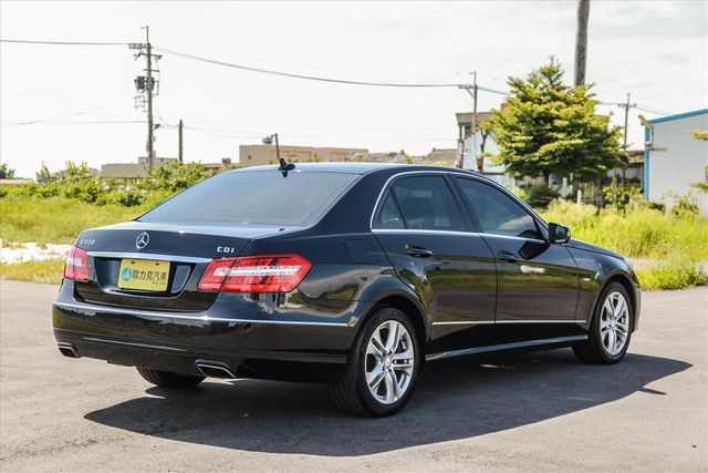 E220d柴油 總代理 頂級阿曼加 天窗  第3張相片