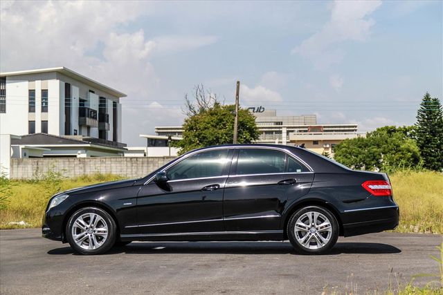 E220d柴油 總代理 頂級阿曼加 天窗  第4張相片