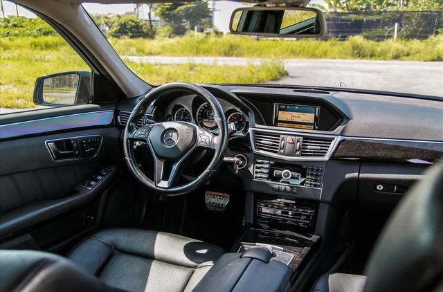 E220d柴油 總代理 頂級阿曼加 天窗  第6張相片