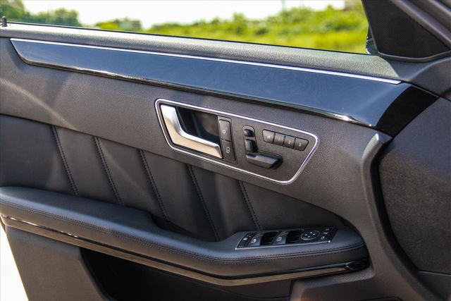 E220d柴油 總代理 頂級阿曼加 天窗  第13張相片