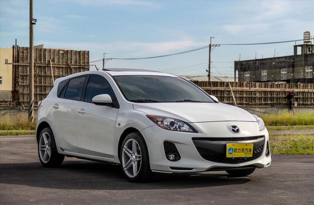 車況完美正一手室內車庫 馬3 五門1.6  第6張相片
