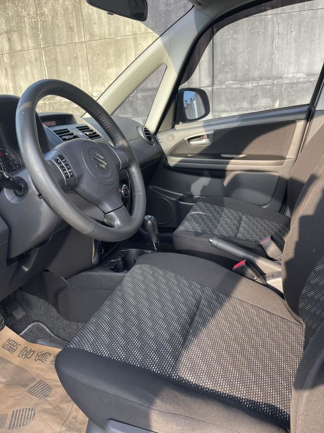 全車原鈑件 完整一手車 鈴木 SX4  第10張相片