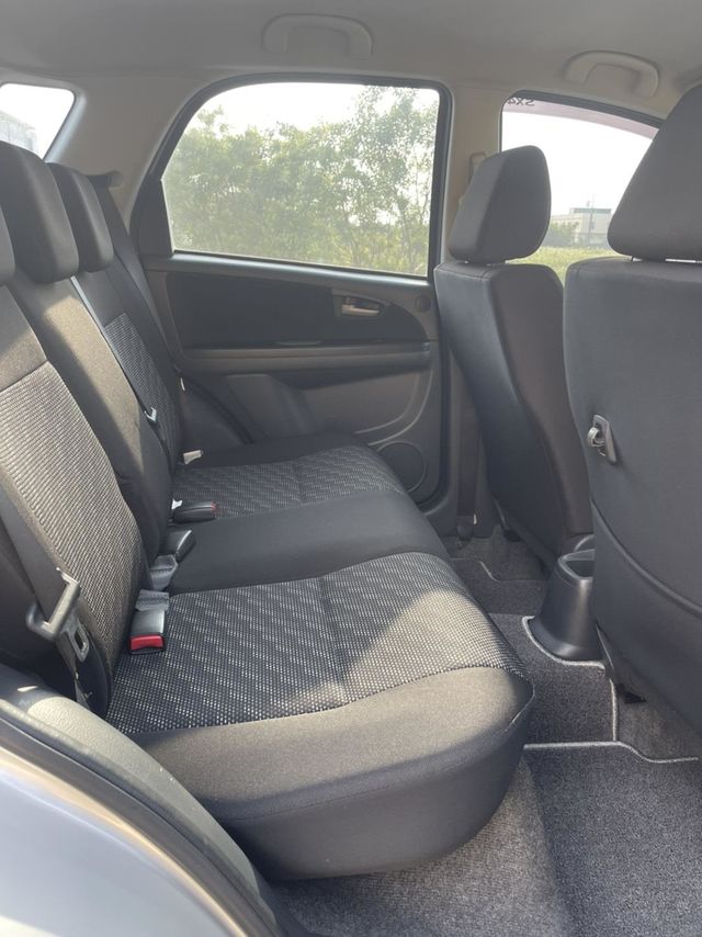 全車原鈑件 完整一手車 鈴木 SX4  第12張相片