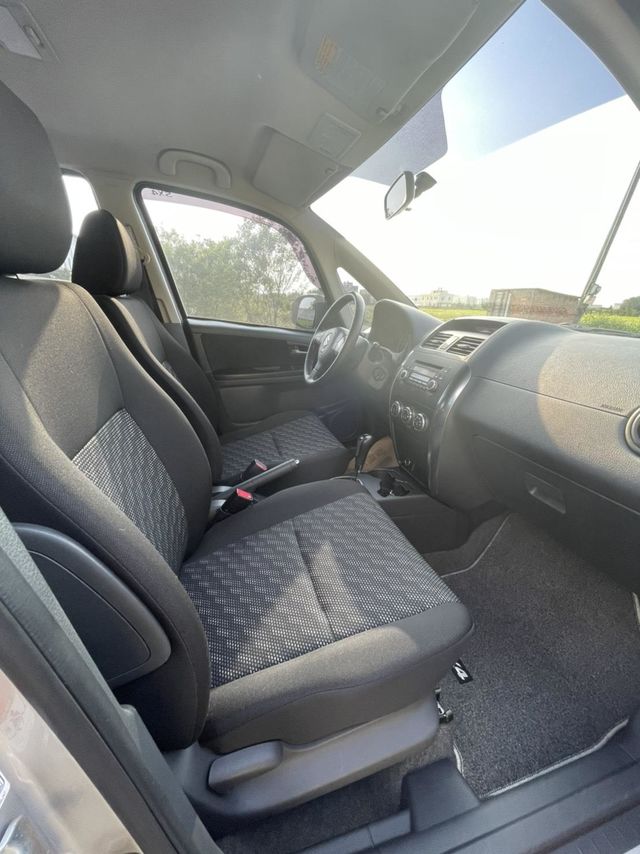 全車原鈑件 完整一手車 鈴木 SX4  第13張相片