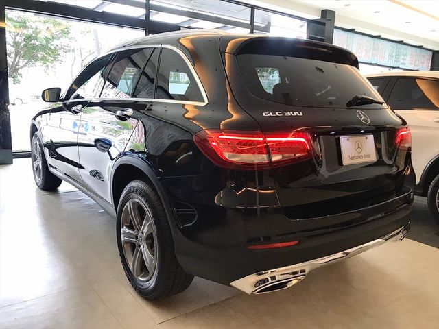 【佳德汽車】BENZ GLC300W4  第6張相片