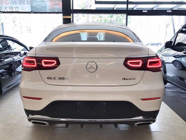 【佳德汽車】BENZ GLC300W4  第7張相片