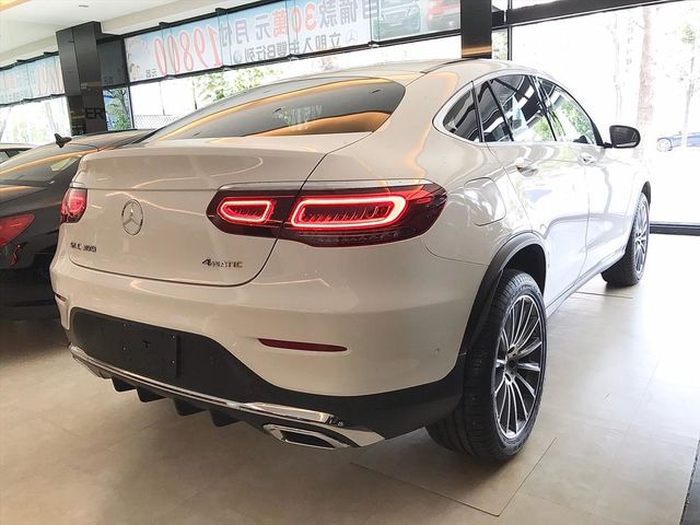 【佳德汽車】BENZ GLC300W4  第8張相片