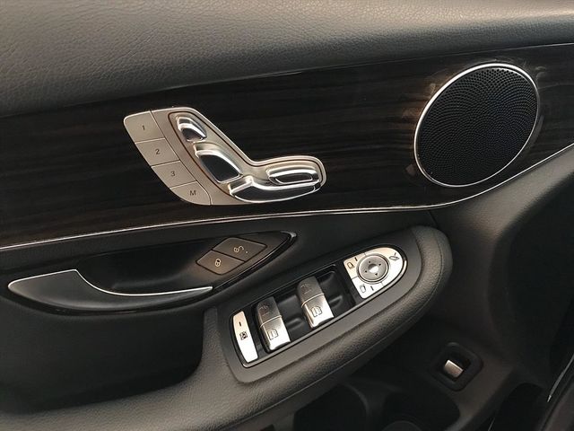 【佳德汽車】BENZ GLC300  第17張相片
