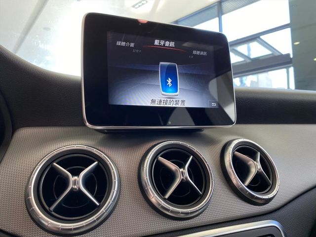 【佳德汽車】BENZ CLA200  第21張相片