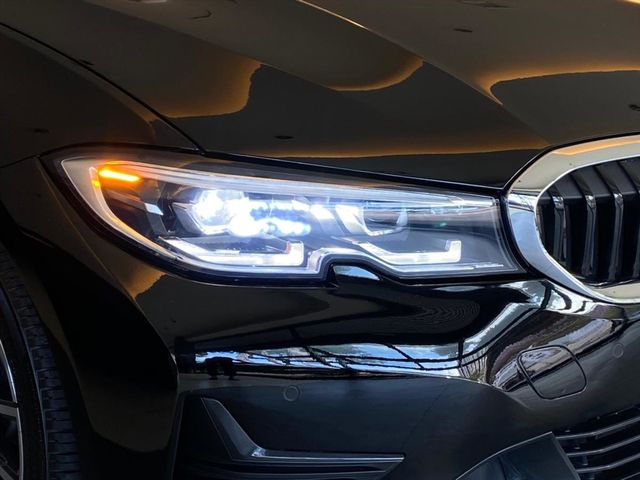 【佳德汽車】BMW 330I  第2張相片