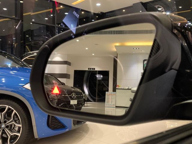 【佳德汽車】BENZ C300  第3張相片