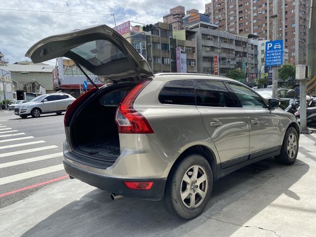實車實價 0頭款 XC60 AWD  第9張相片