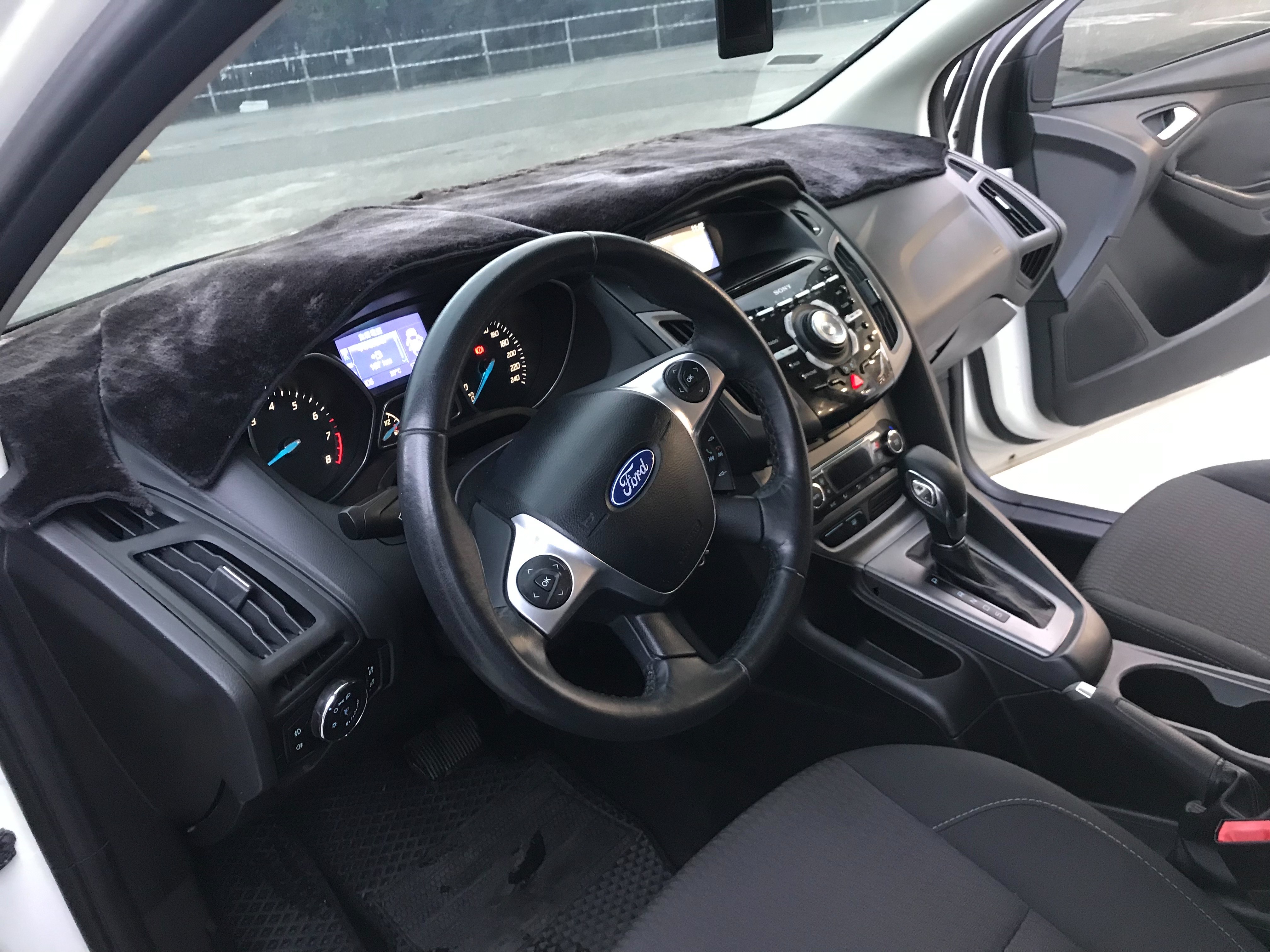 FORD FOCUS 1.6 五門掀背小車  第6張相片
