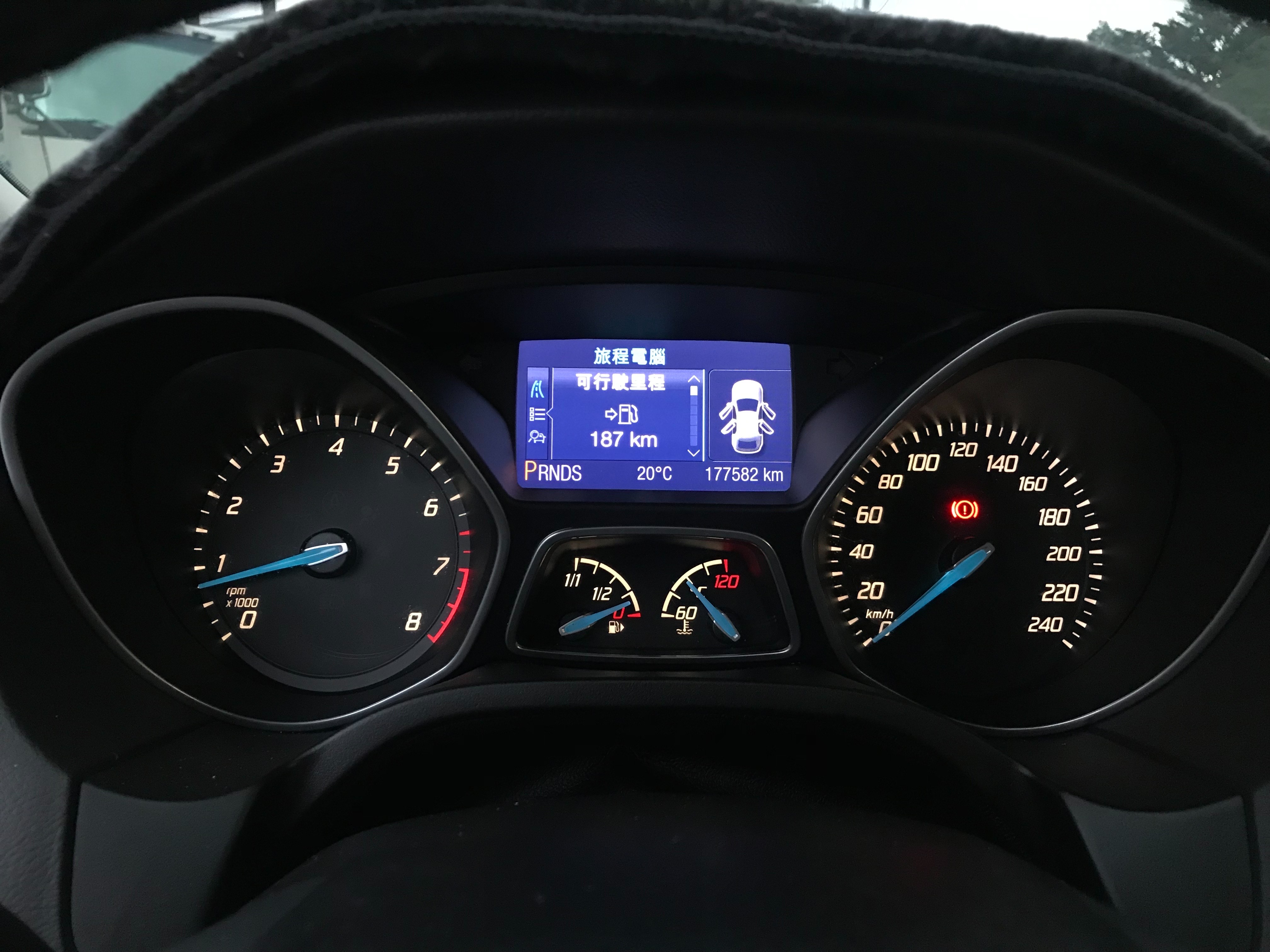 FORD FOCUS 1.6 五門掀背小車  第8張相片