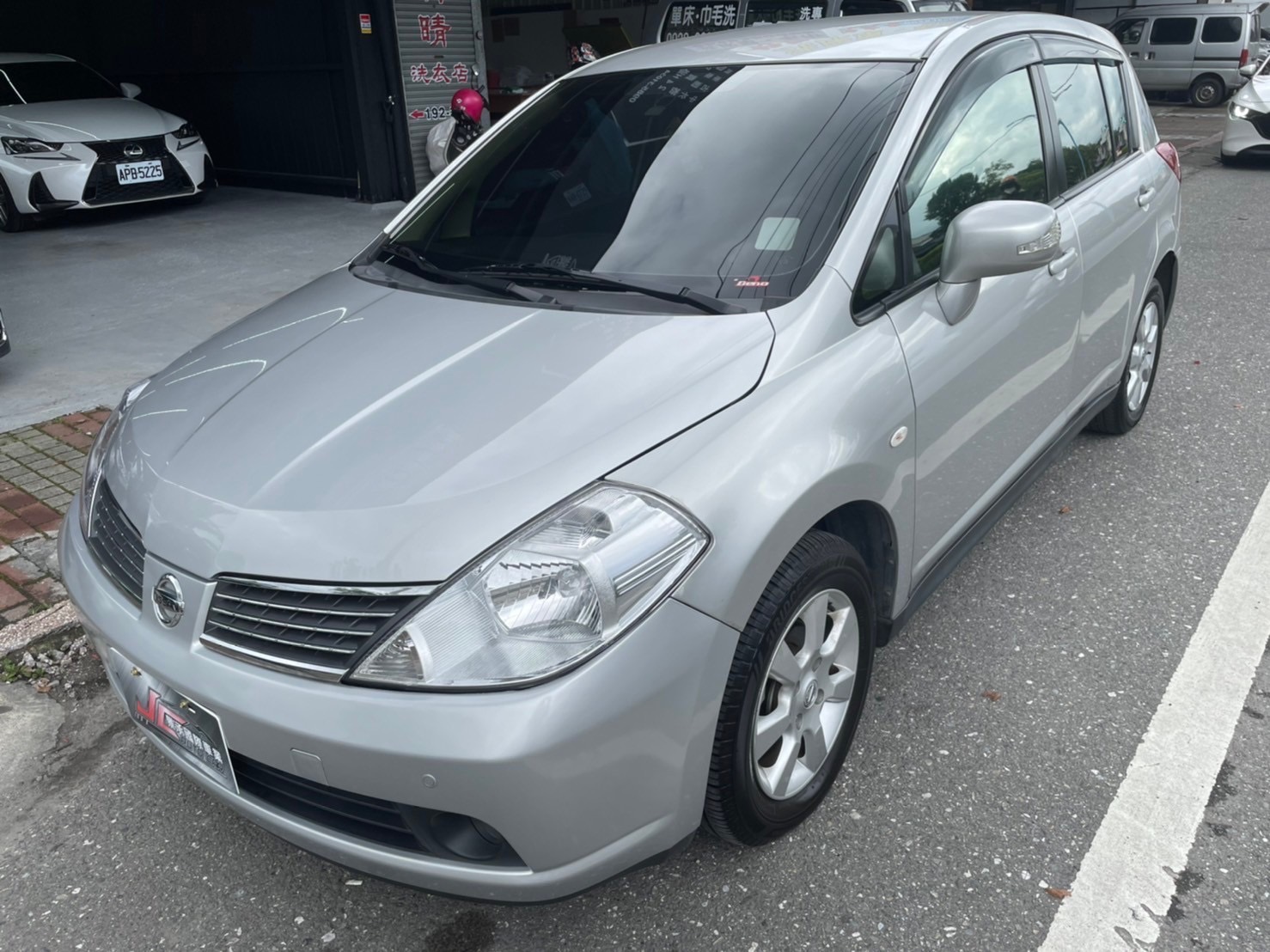 2012年NISSAN TIIDA 1.8 五門掀背小車  第2張相片