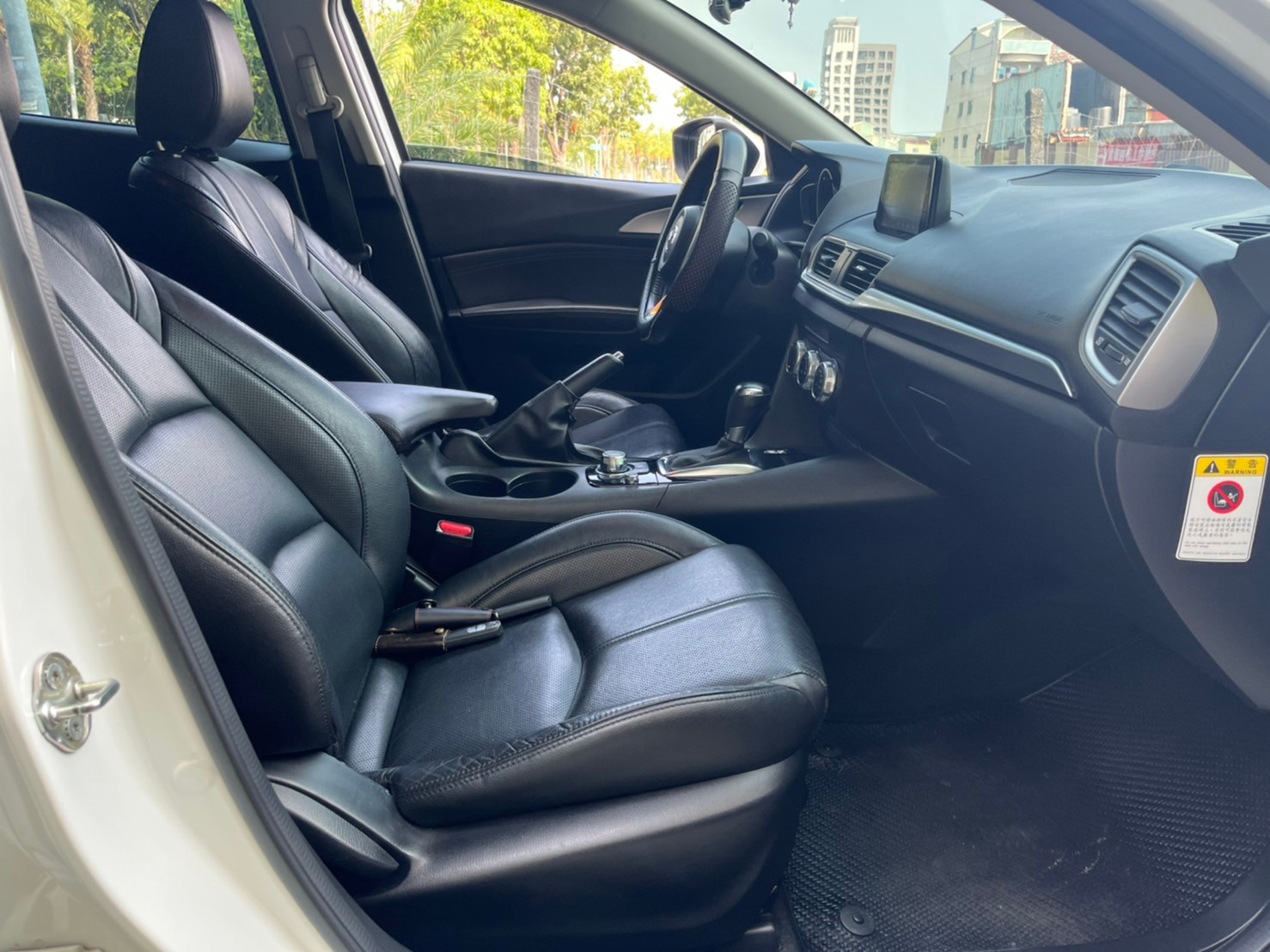 2018年MAZDA 3 尊榮進化 免鑰匙 2.0  第6張相片