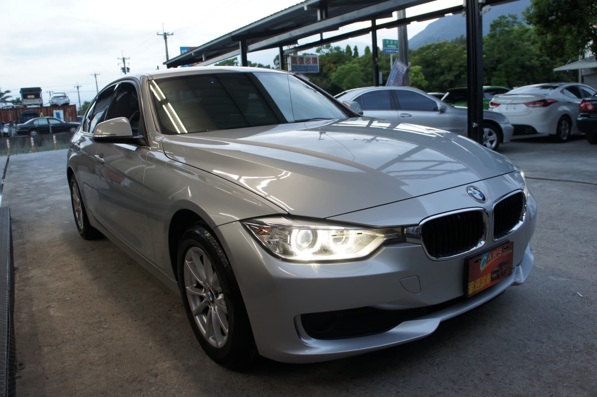2014年BMW 316 漂亮一手車 里程少 總代理  第11張相片